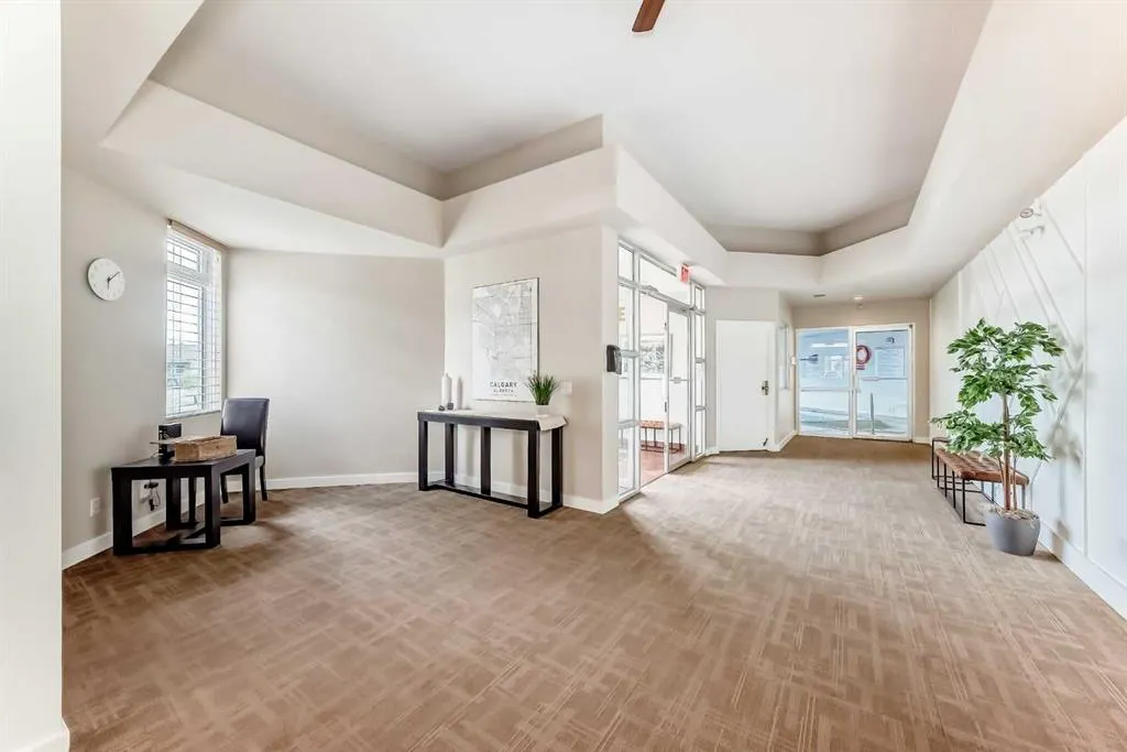 2033 Edenwold Heights NW, #33