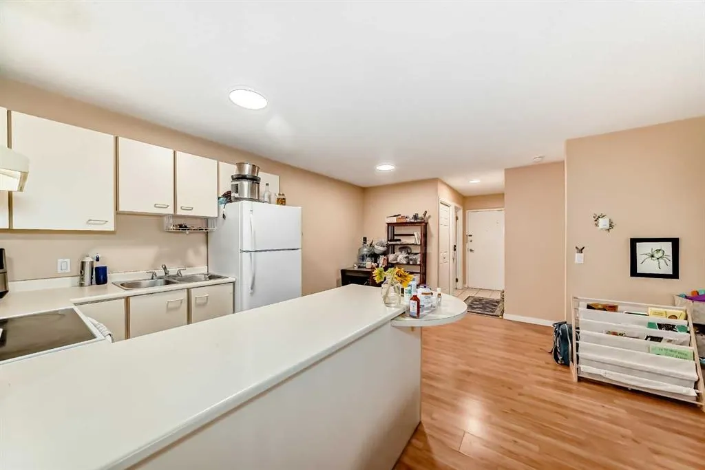 2033 Edenwold Heights NW, #33