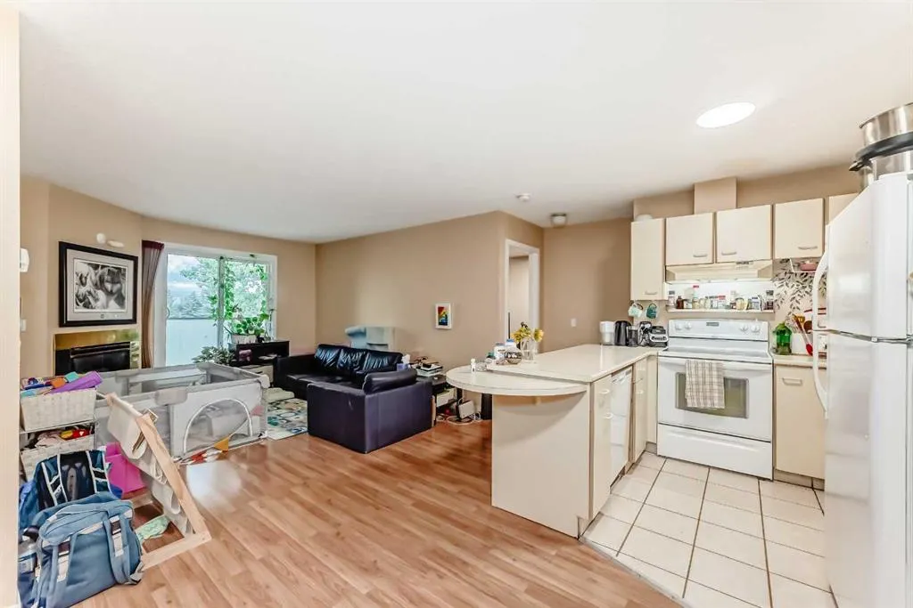 2033 Edenwold Heights NW, #33