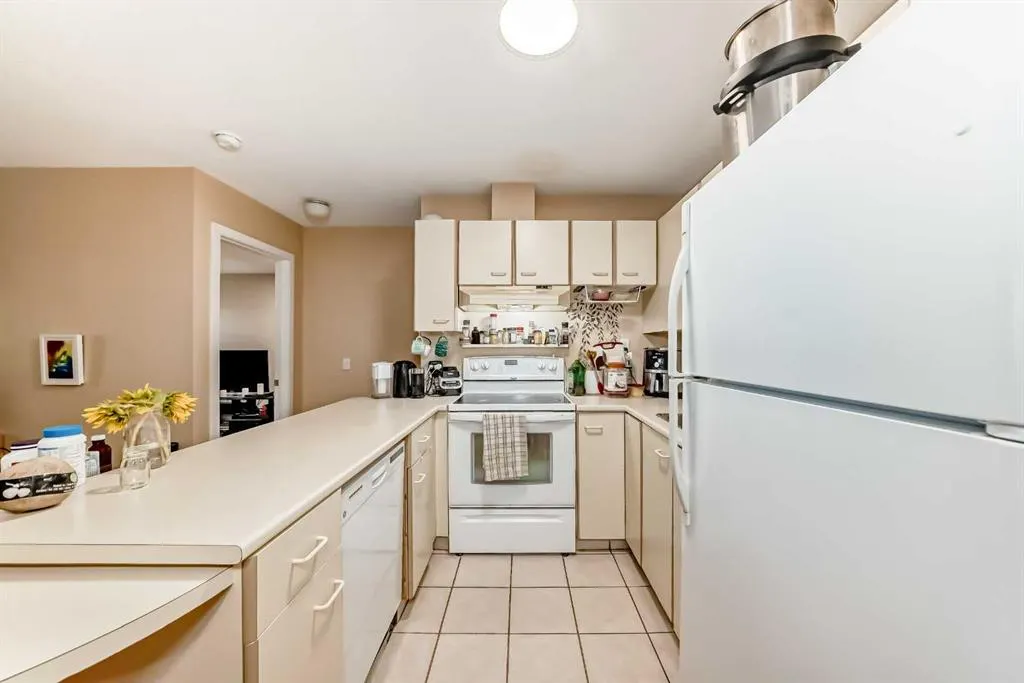 2033 Edenwold Heights NW, #33