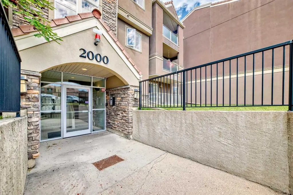 2033 Edenwold Heights NW, #33