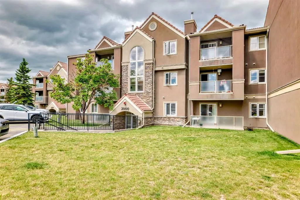 2033 Edenwold Heights NW, #33