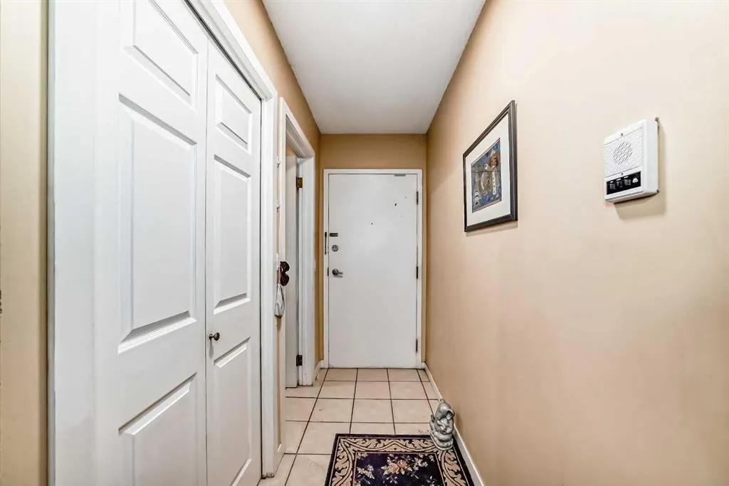2033 Edenwold Heights NW, #33