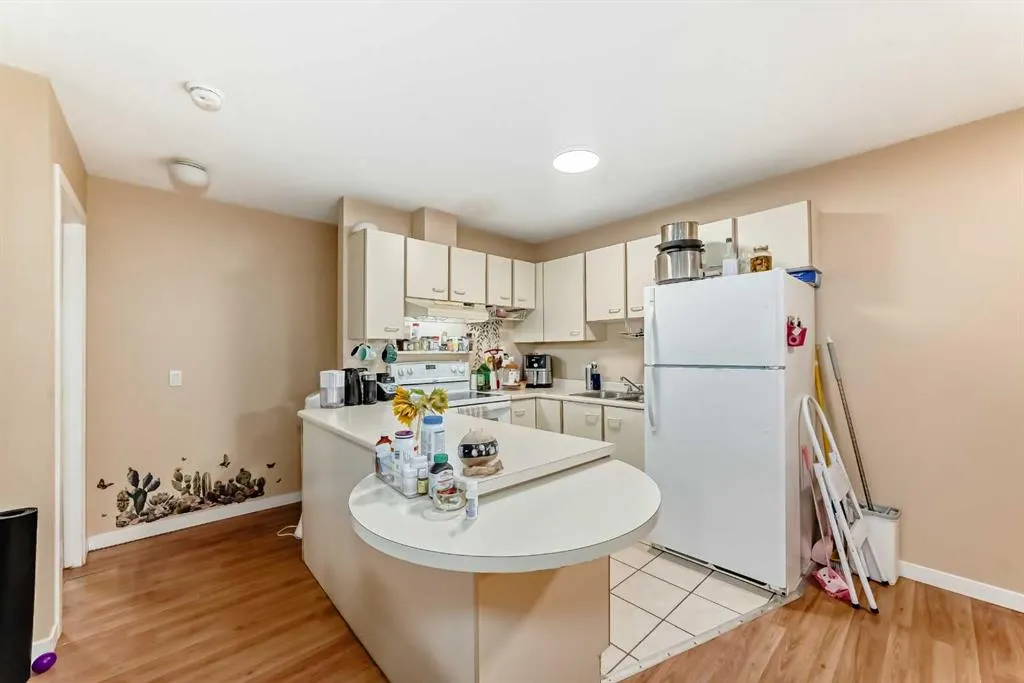 2033 Edenwold Heights NW, #33