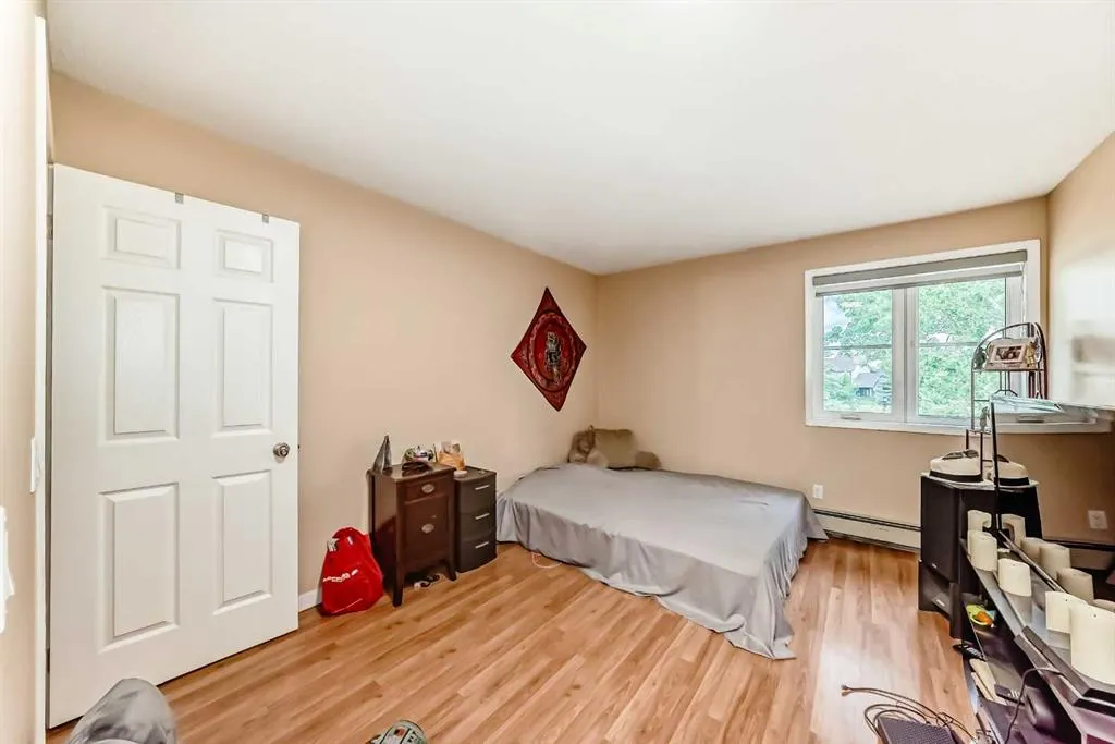 2033 Edenwold Heights NW, #33