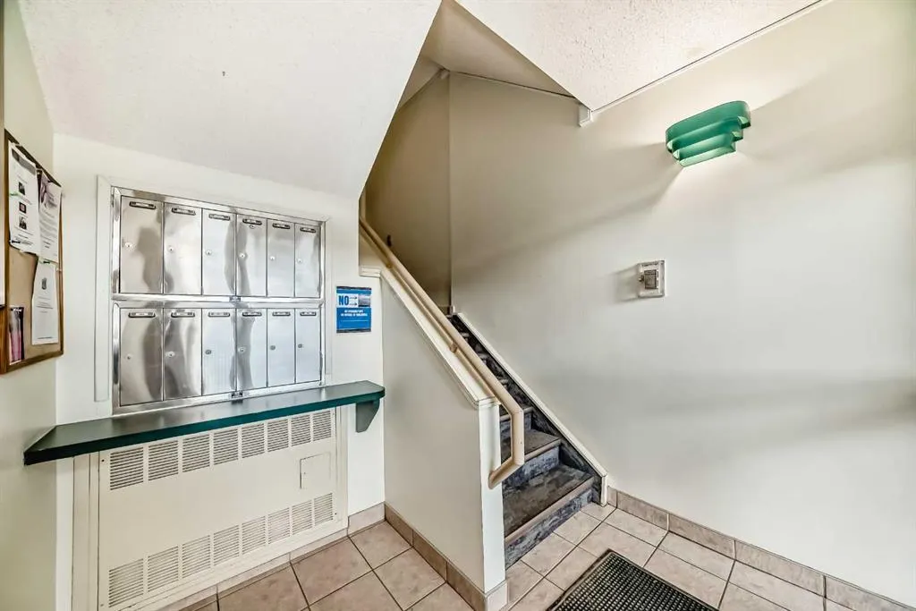 2033 Edenwold Heights NW, #33