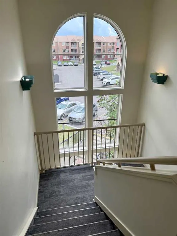 2033 Edenwold Heights NW, #33