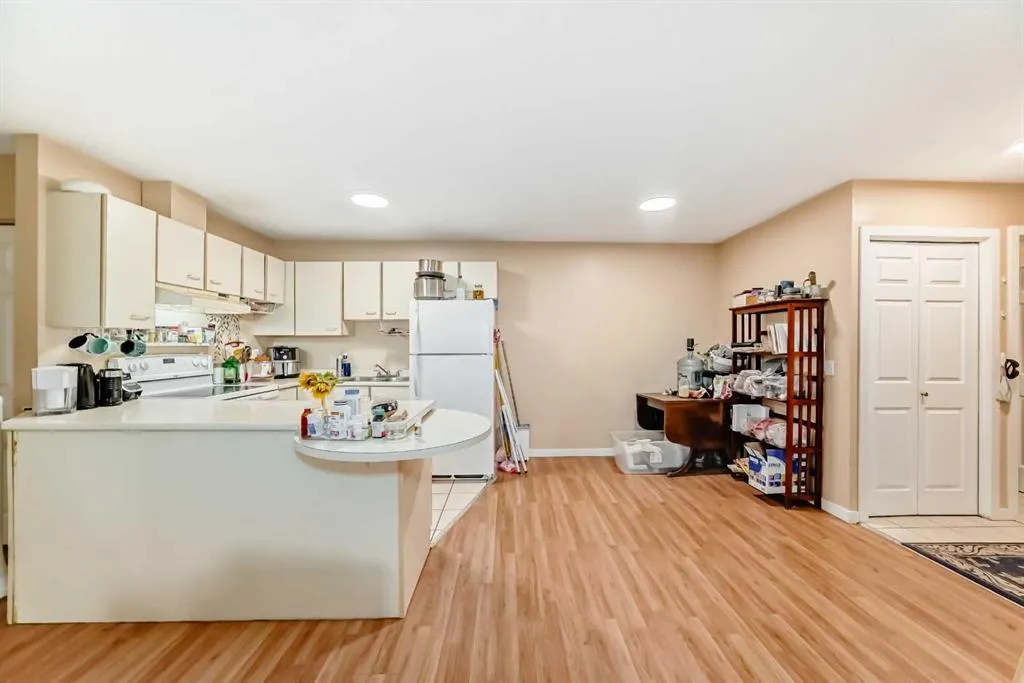 2033 Edenwold Heights NW, #33