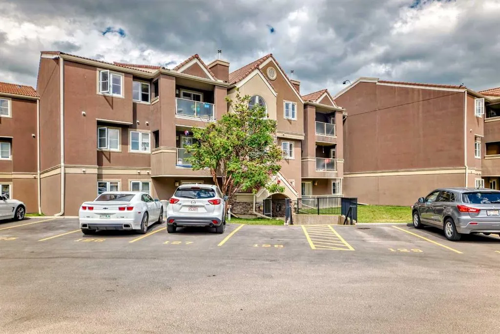 2033 Edenwold Heights NW, #33