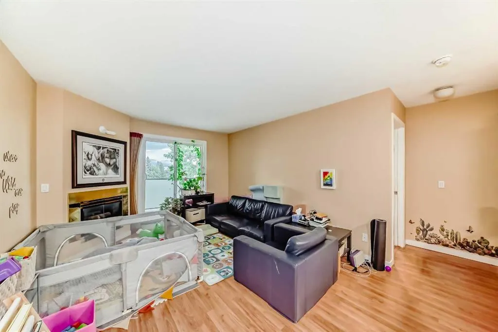 2033 Edenwold Heights NW, #33