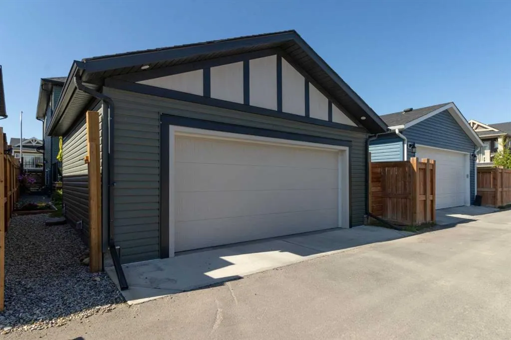 112 Fireside Crescent
