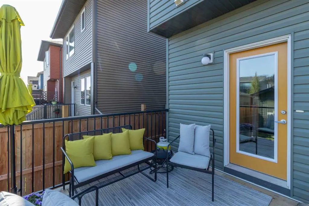 112 Fireside Crescent
