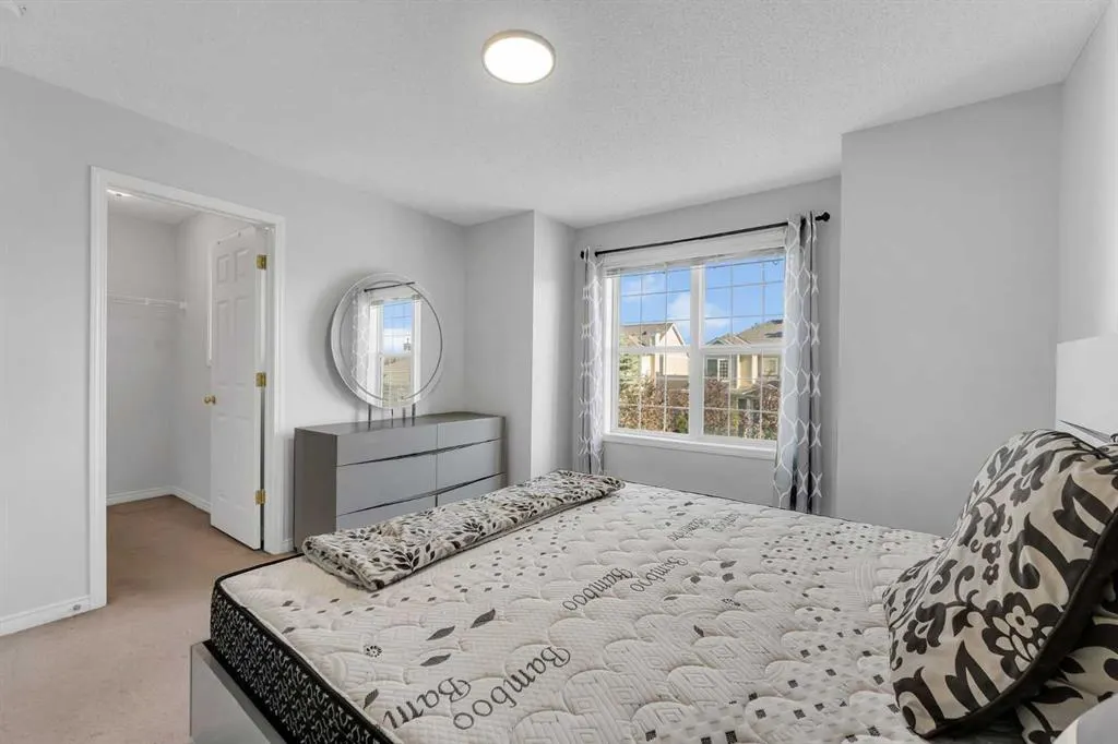 7707 Martha's Haven Park NE, #200