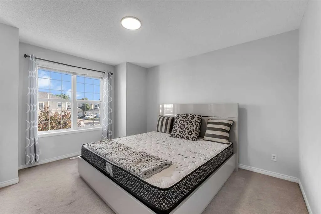 7707 Martha's Haven Park NE, #200