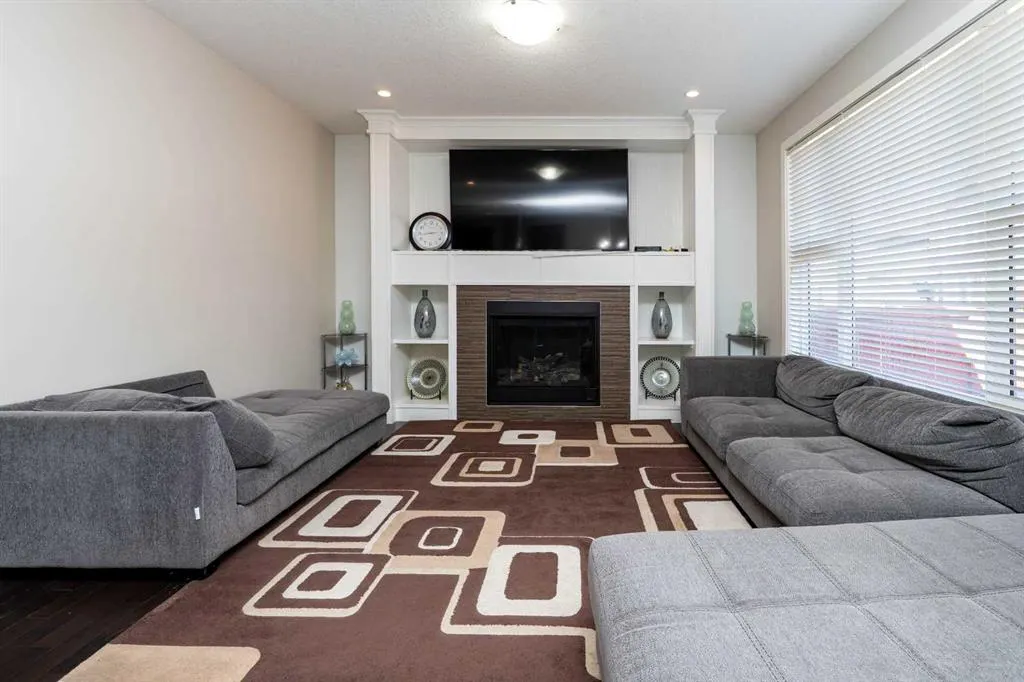 118 Saddlelake Way NE