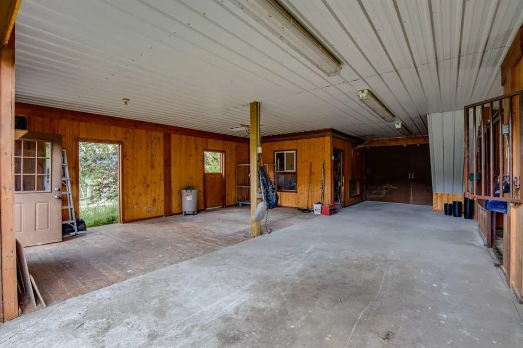 242118 Highway 762
