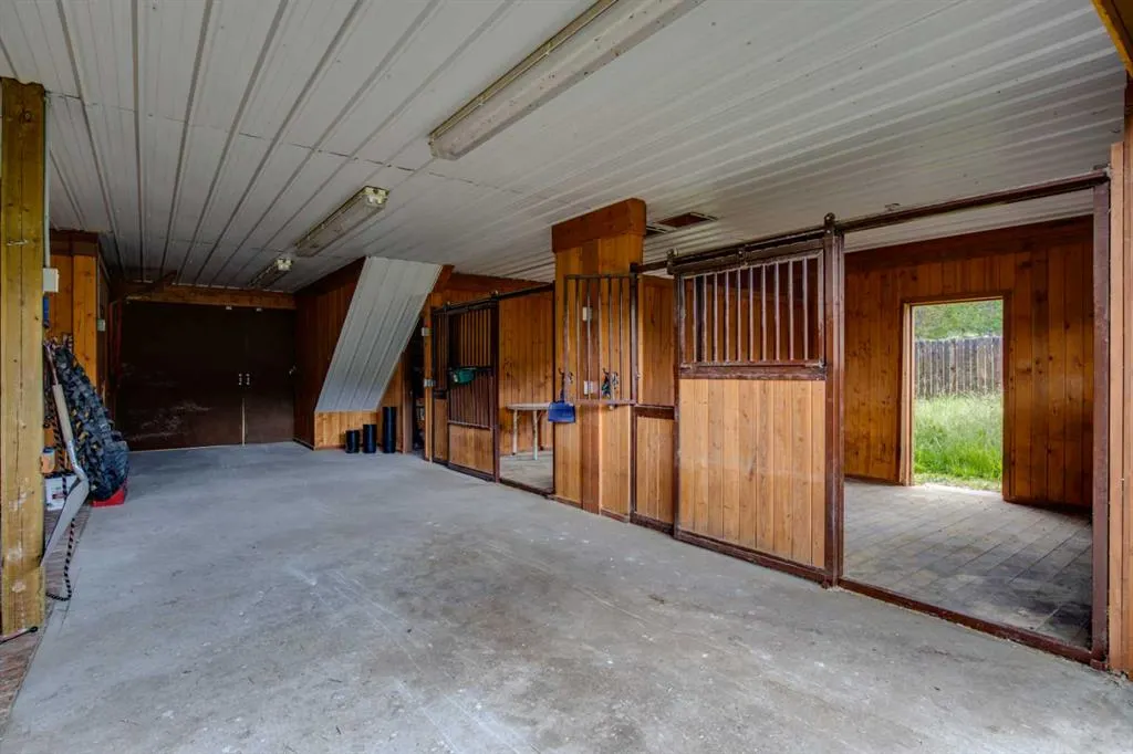 242118 Highway 762
