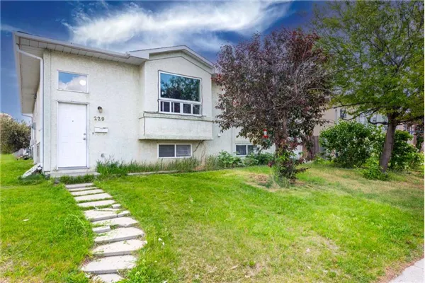 229 Martinglen Way NE