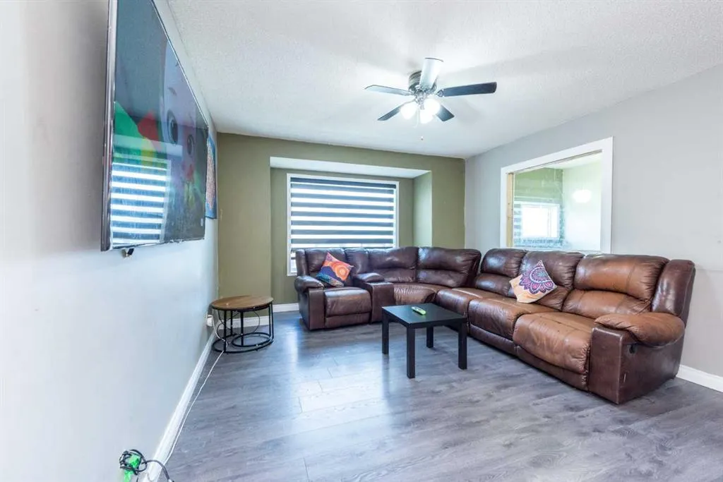 229 Martinglen Way NE