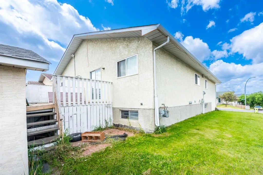 229 Martinglen Way NE
