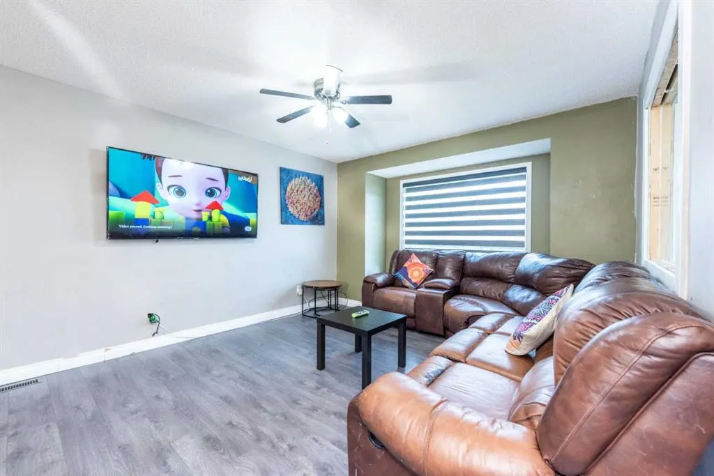 229 Martinglen Way NE