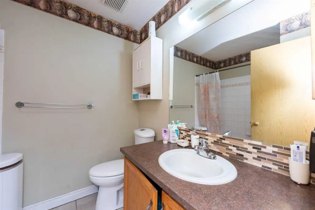 229 Martinglen Way NE