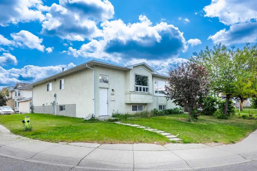 229 Martinglen Way NE