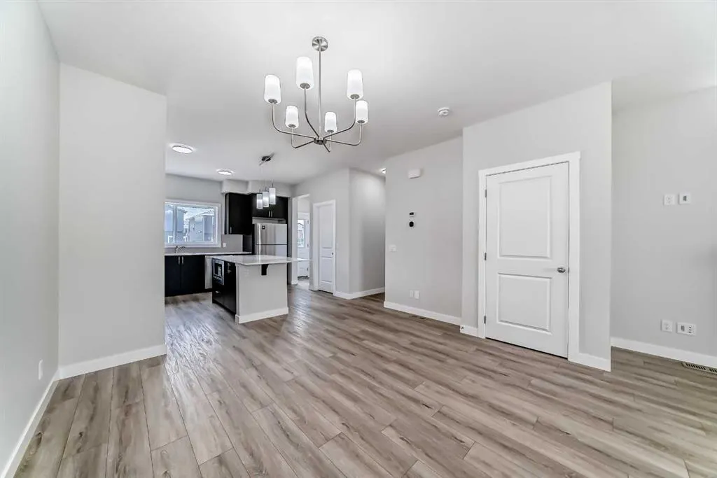 18 Corner Glen Grove NE