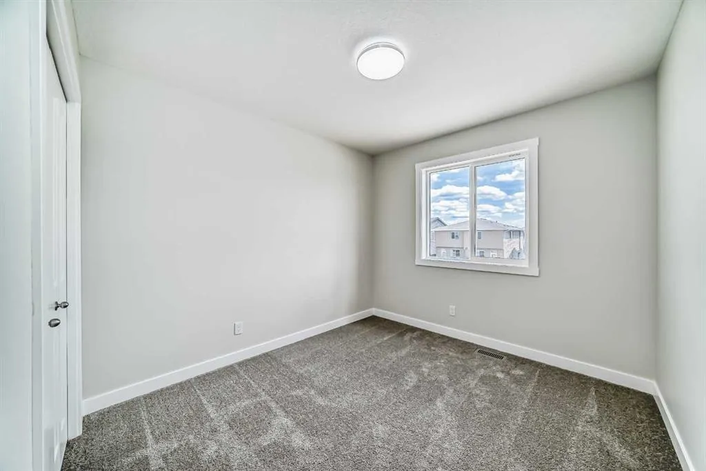 18 Corner Glen Grove NE