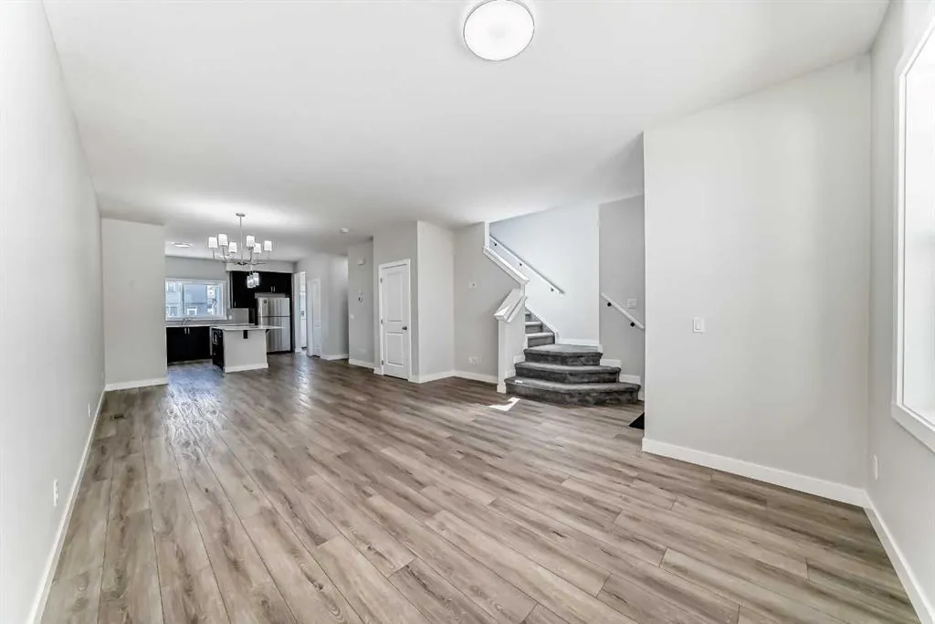 18 Corner Glen Grove NE