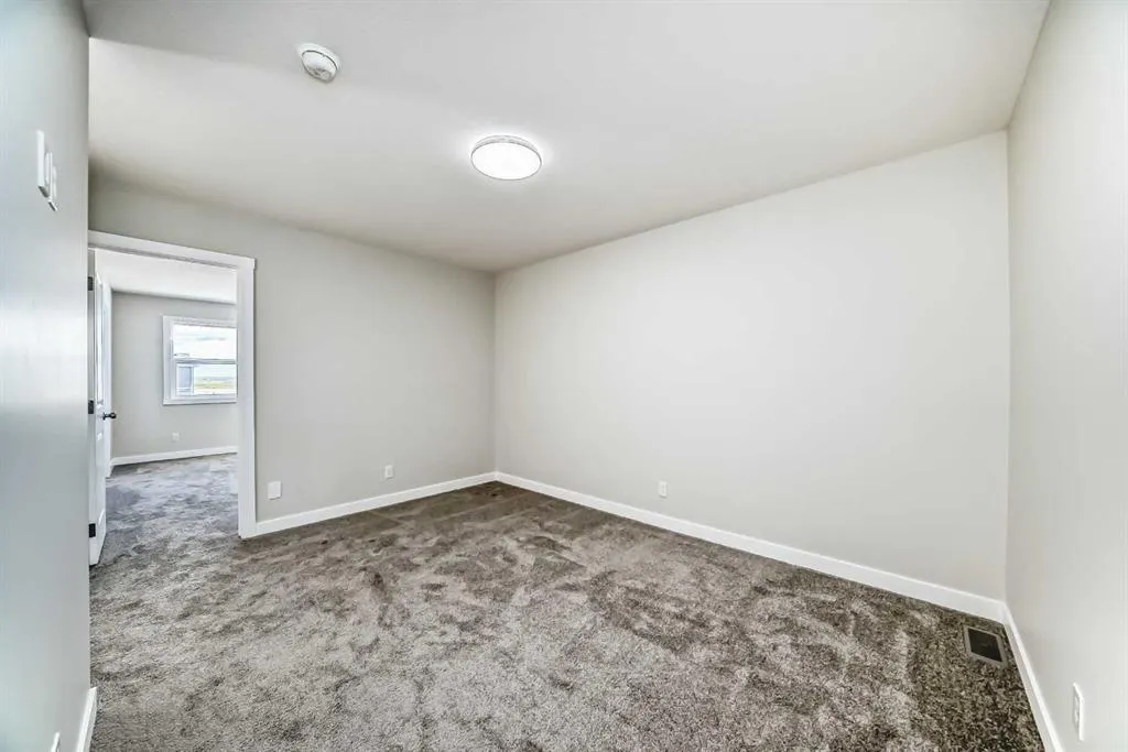 18 Corner Glen Grove NE