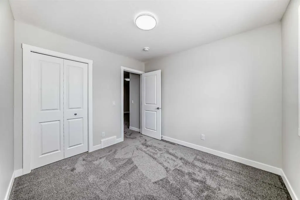 18 Corner Glen Grove NE