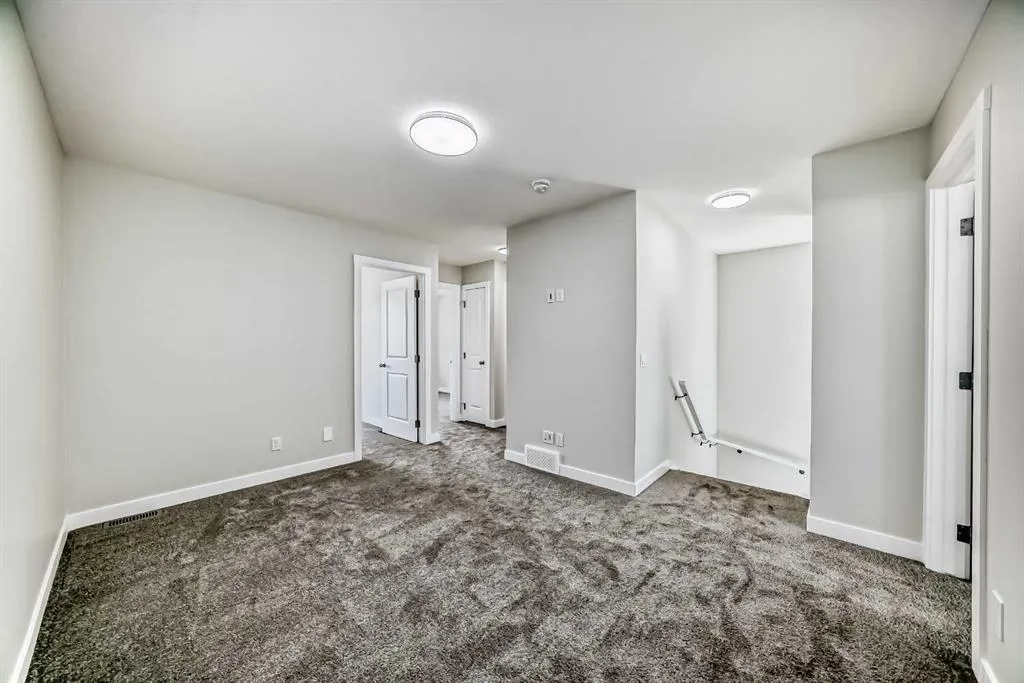 18 Corner Glen Grove NE