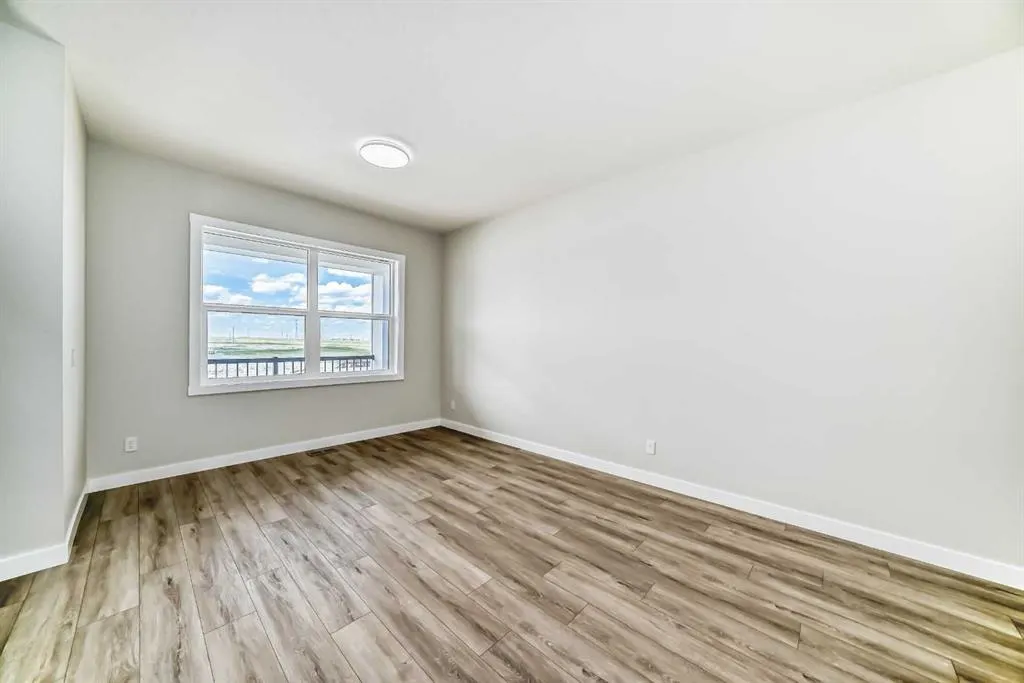 18 Corner Glen Grove NE