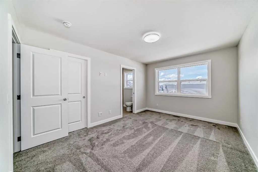 18 Corner Glen Grove NE
