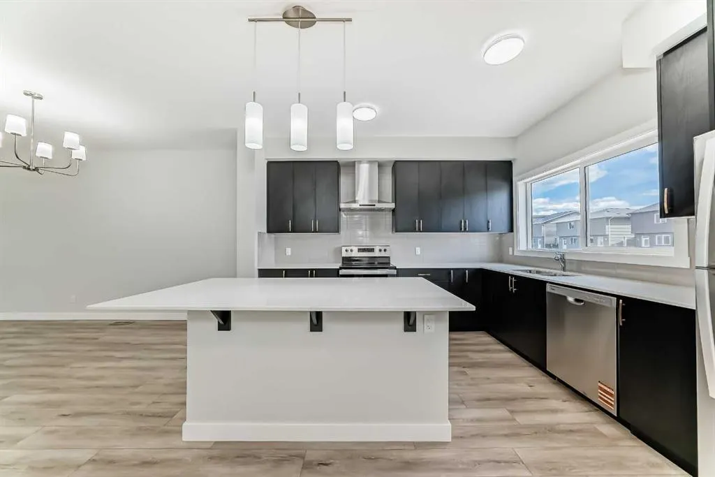 18 Corner Glen Grove NE