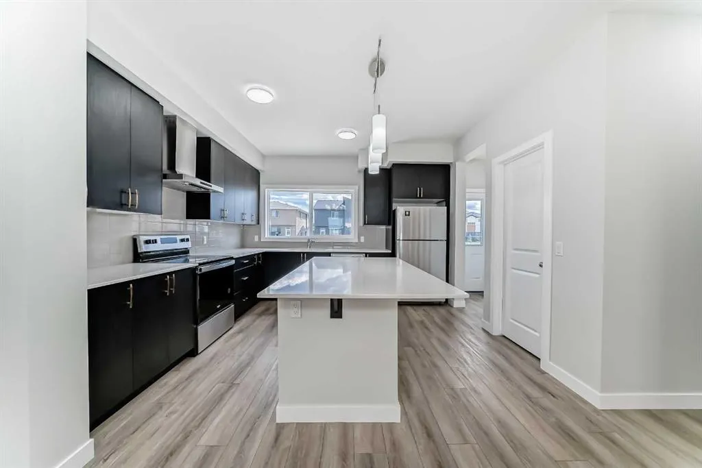 18 Corner Glen Grove NE
