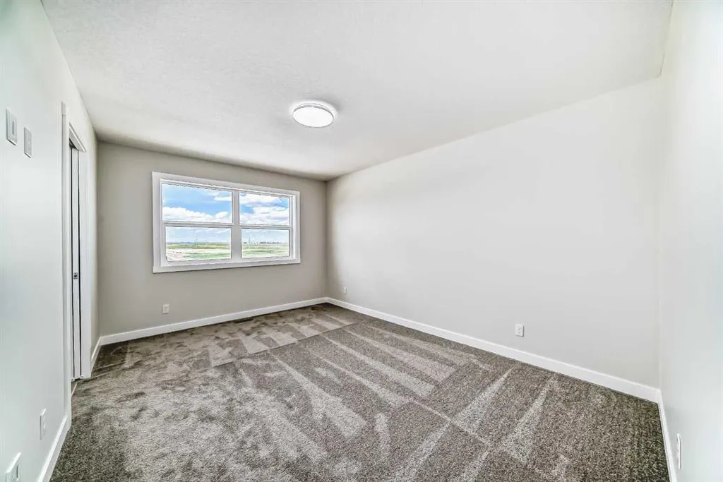 18 Corner Glen Grove NE