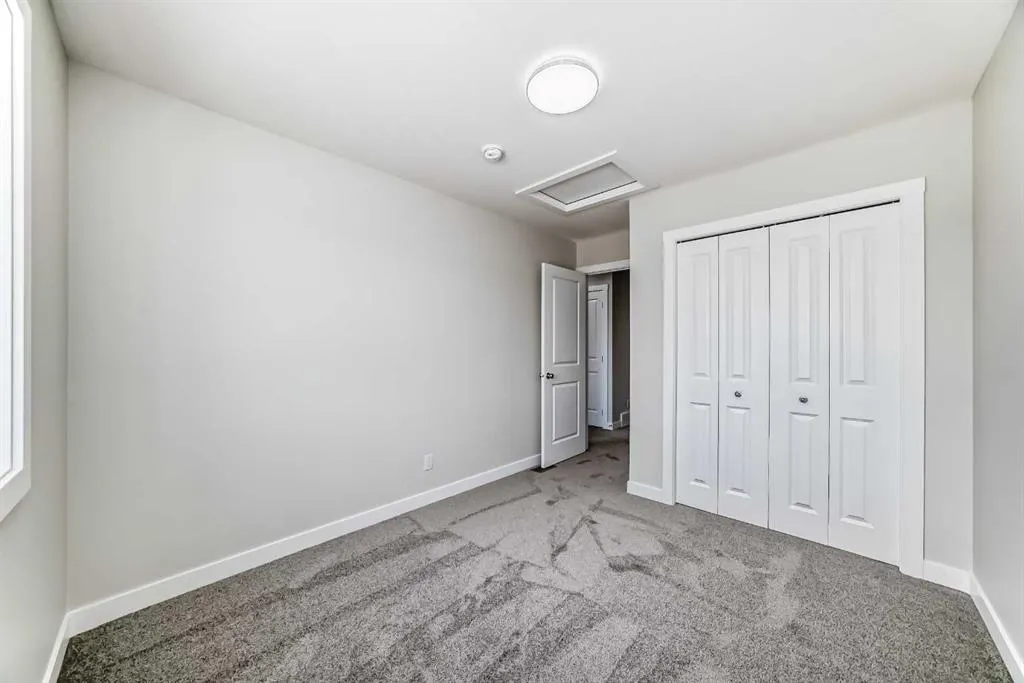 18 Corner Glen Grove NE