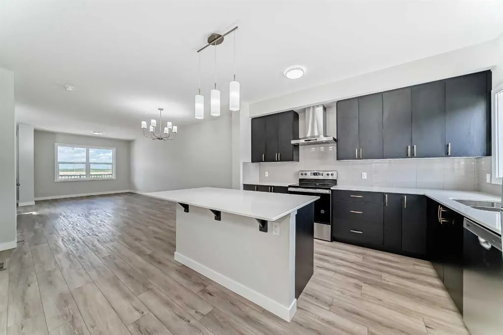 18 Corner Glen Grove NE
