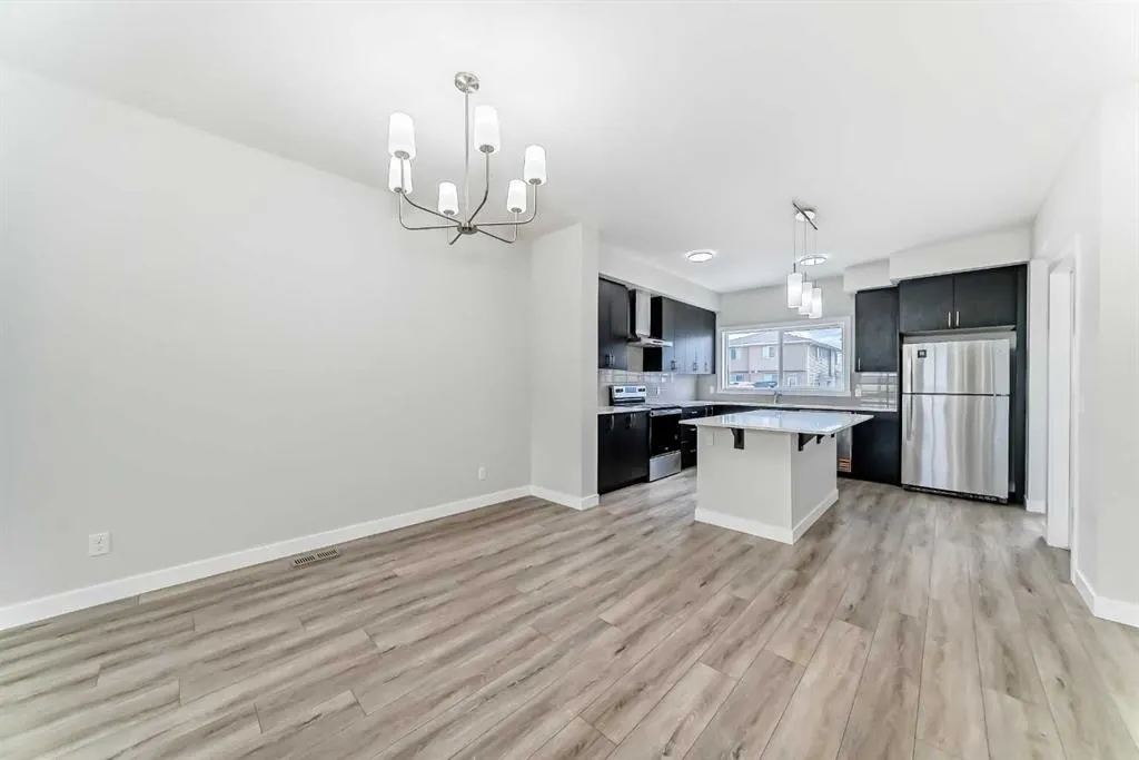 18 Corner Glen Grove NE