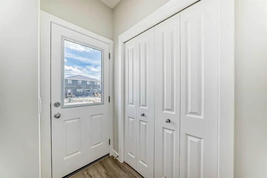 18 Corner Glen Grove NE