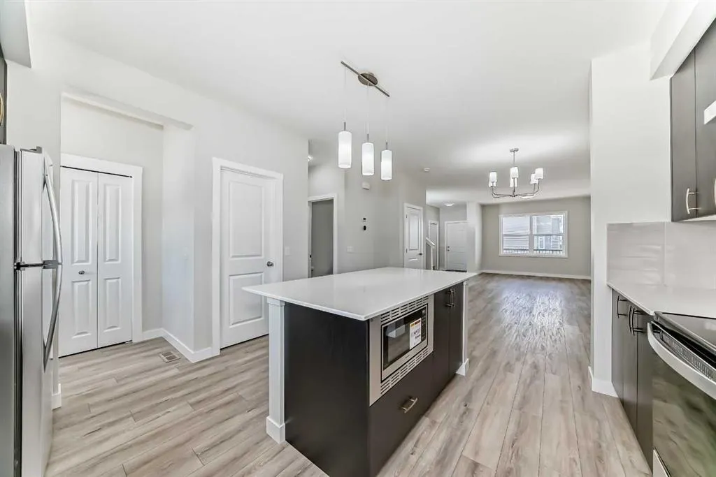 18 Corner Glen Grove NE