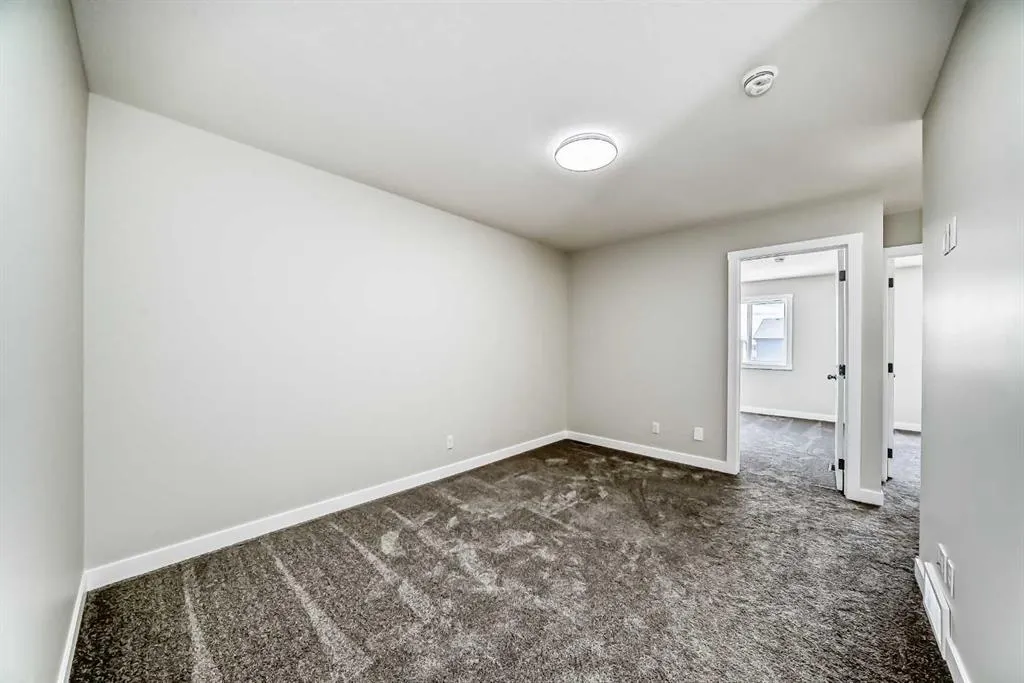 18 Corner Glen Grove NE