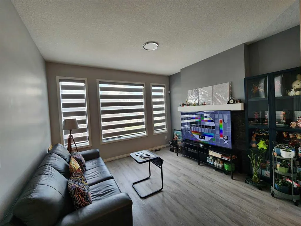 292 Lucas Boulevard NW