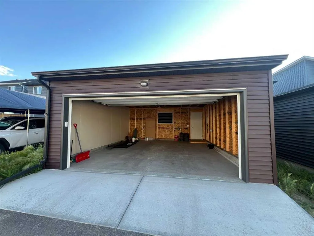 292 Lucas Boulevard NW