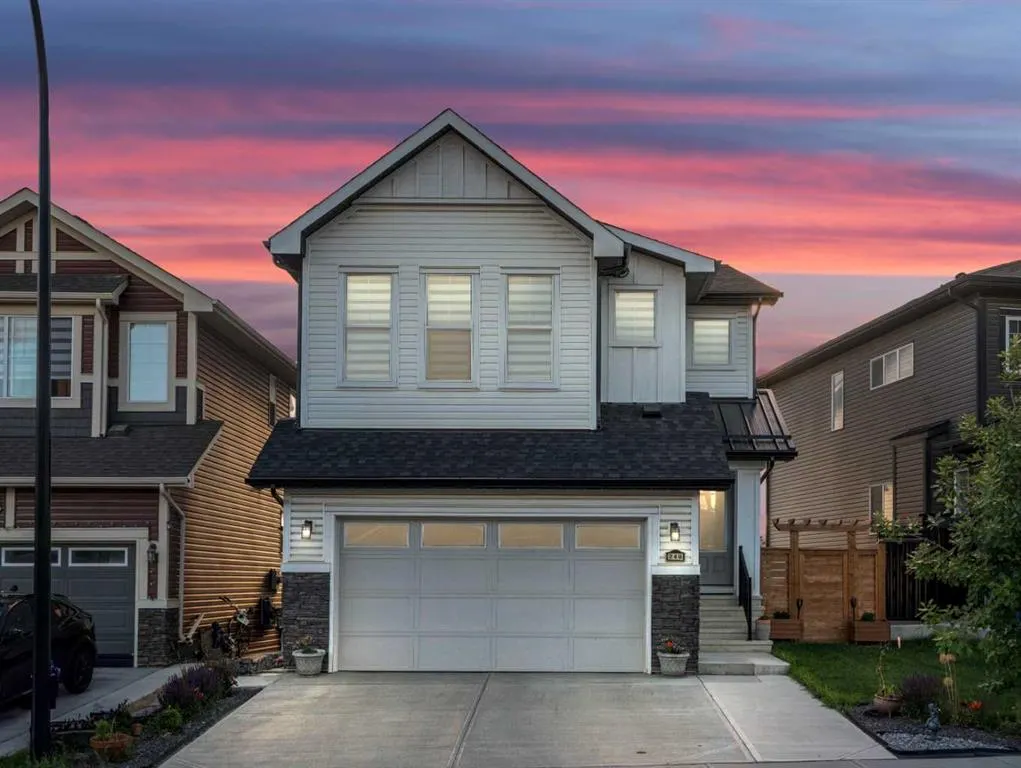240 Lucas Crescent NW