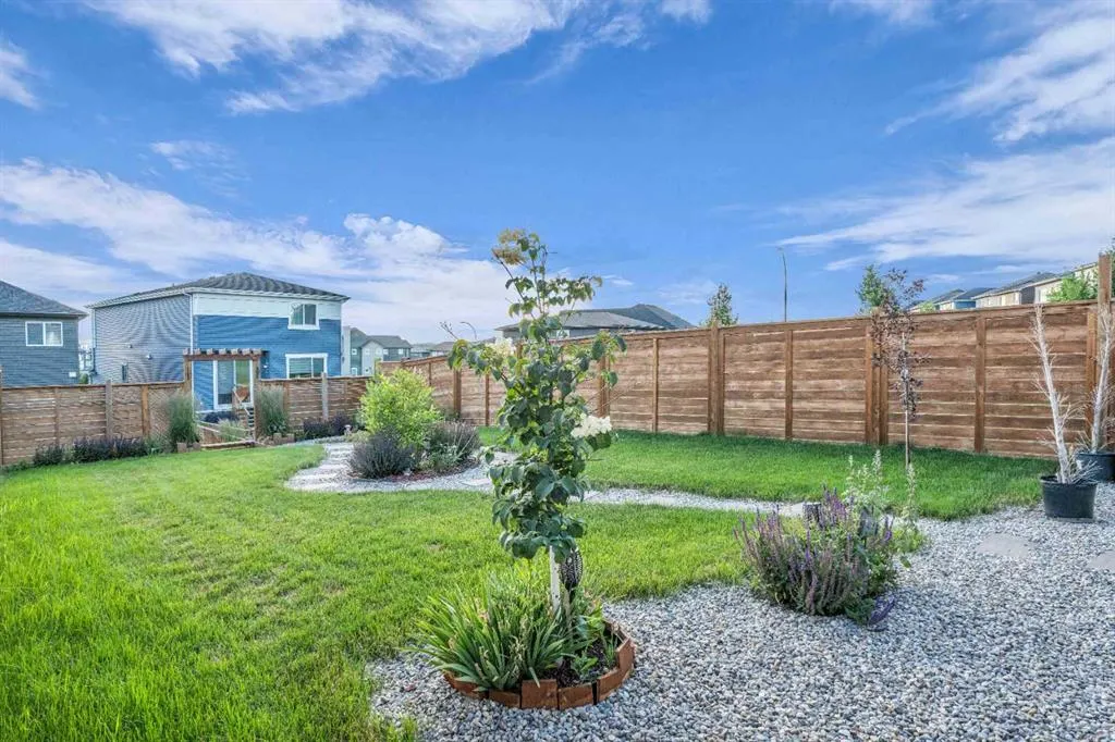 240 Lucas Crescent NW
