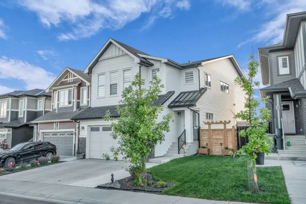 240 Lucas Crescent NW