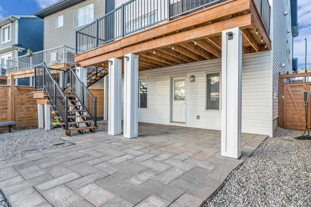 240 Lucas Crescent NW